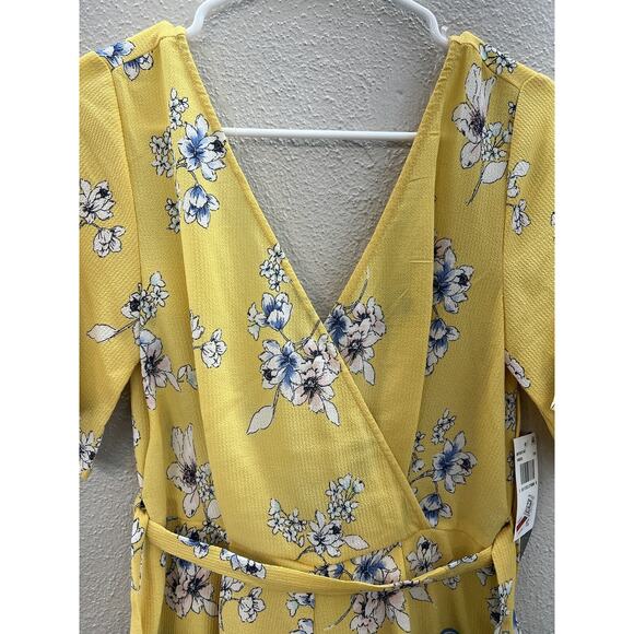 NWTs Trixxi Short Sleeve Yellow and Blue Floral Faux Wrap Romper Size XS - Picture 2 of 16